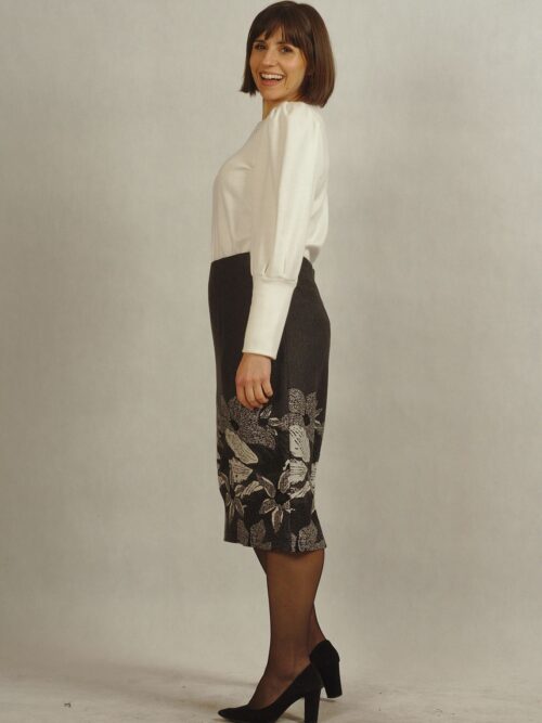 Spódnica prosta dzianinowa szara z motywem kwiatowym plus size /502/