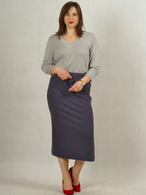 Midi granatowa spódnica z dzianiny prążkowanej z rozporkiem /641/