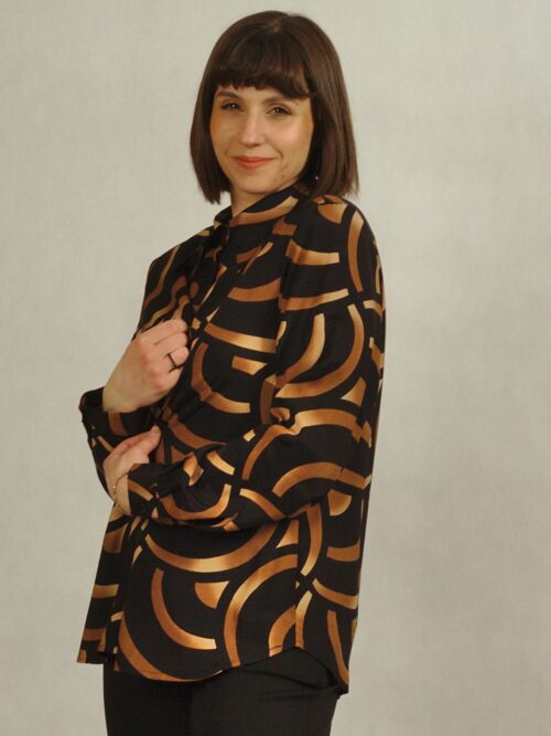 Bluzka koszulowa czarna w brązowe wzory z długim rękawem /790/