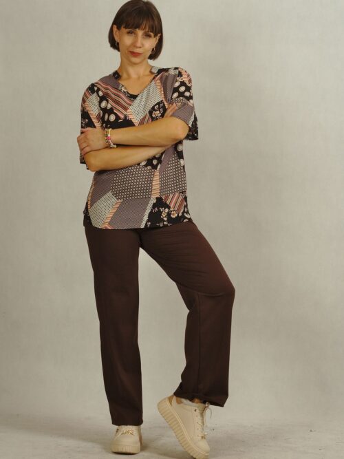 Czarna wiskozowa bluzka z krótkim ozdobnym rękawem patchwork /770/