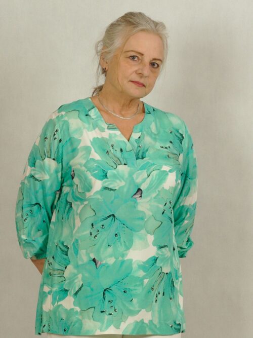 Bluzka z wiskozy w zielone kwiaty plus size /743/