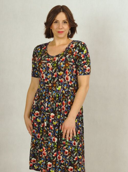 Sukienka czarna z dzianiny w kolorowe kwiatki z guzikami plus size /685/ - L