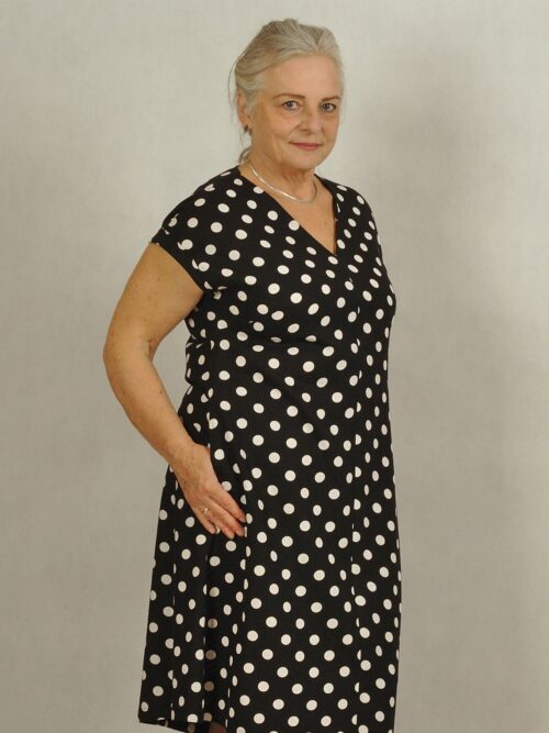 Sukienka czarna z lnem w białe grochy plus size /786/