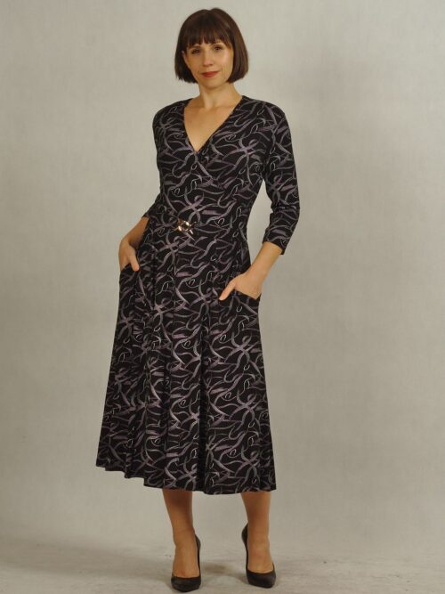 Sukienka z kopertowym dekoltem czarna w białe wzorki /757/