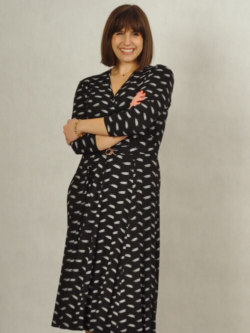 Sukienka z kopertowym dekoltem czarna w białe prostokąciki /757/