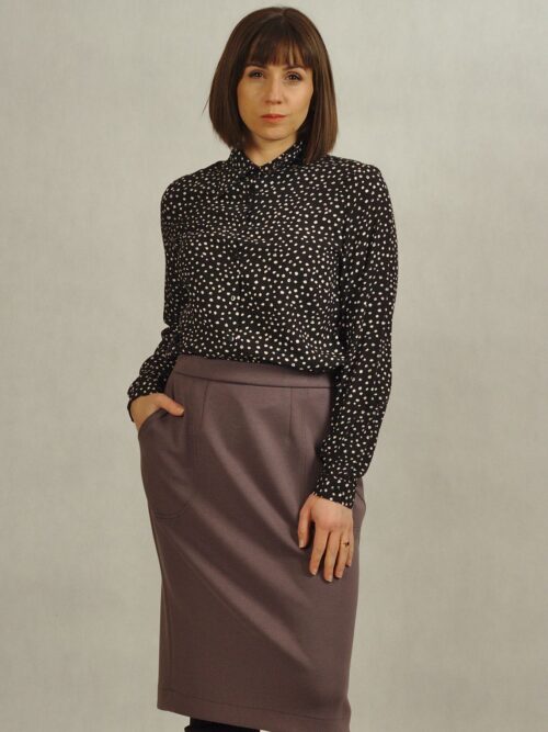 Czarna koszula z wiskozy z długim rękawem w białe wzory /790/