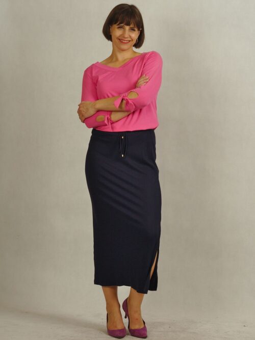 Granatowa spódnica z dzianiny prążkowanej z rozporkiem /641/