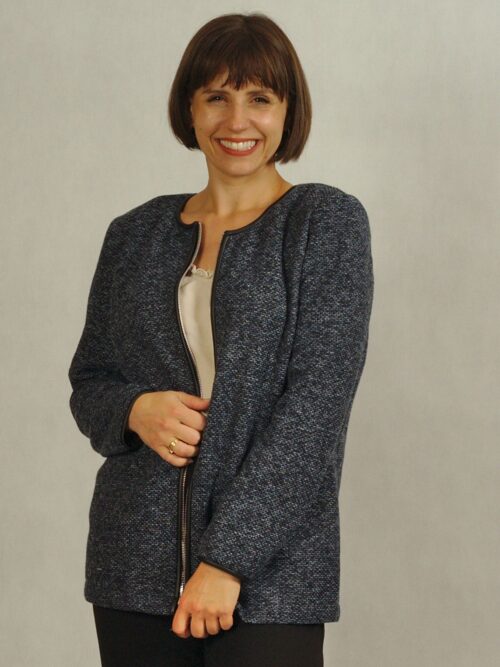 Żakiet niebieski z kieszeniami, zapinany na zamek plus size /661/