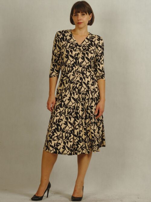 Czarno-beżowa sukienka w kwiaty z dekoltem w serek i paskiem/850/