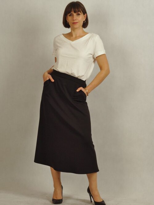 Trapezowa spódnica czarna na gumce /875/