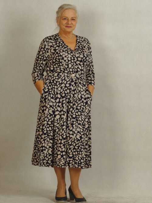 Sukienka midi z kopertowym dekoltem granatowa w beżowe wzorki z połyskiem  /757/