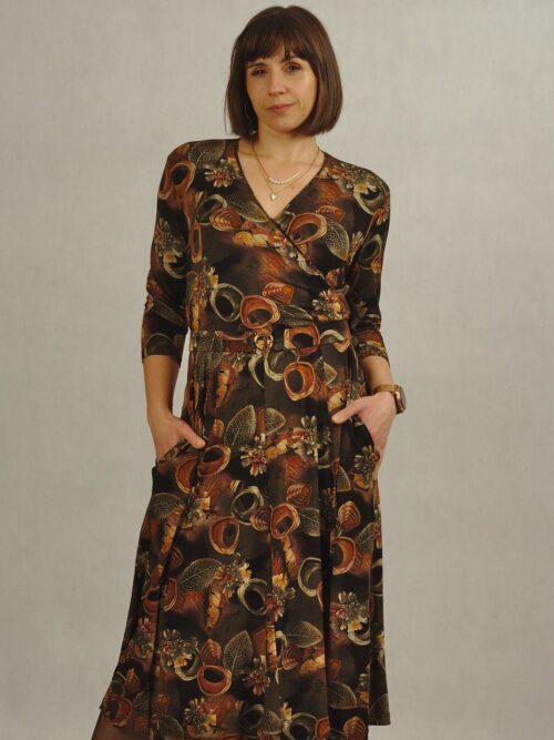 Sukienka z kopertowym dekoltem w brązowe kwiaty i liście /757