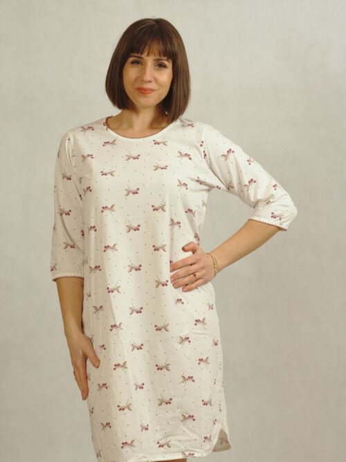 Koszula nocna o prostym fasonie z rękawem 3/4 ecru w kwiatki /817/