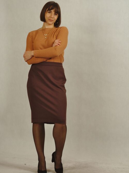 Brązowa spódnica do kolan z kieszeniami /880/