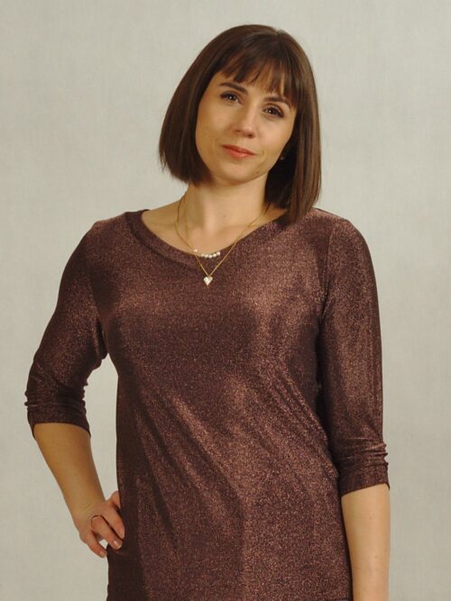 Błyszcząca brązowa bluzka z dekoltem w serek /881/