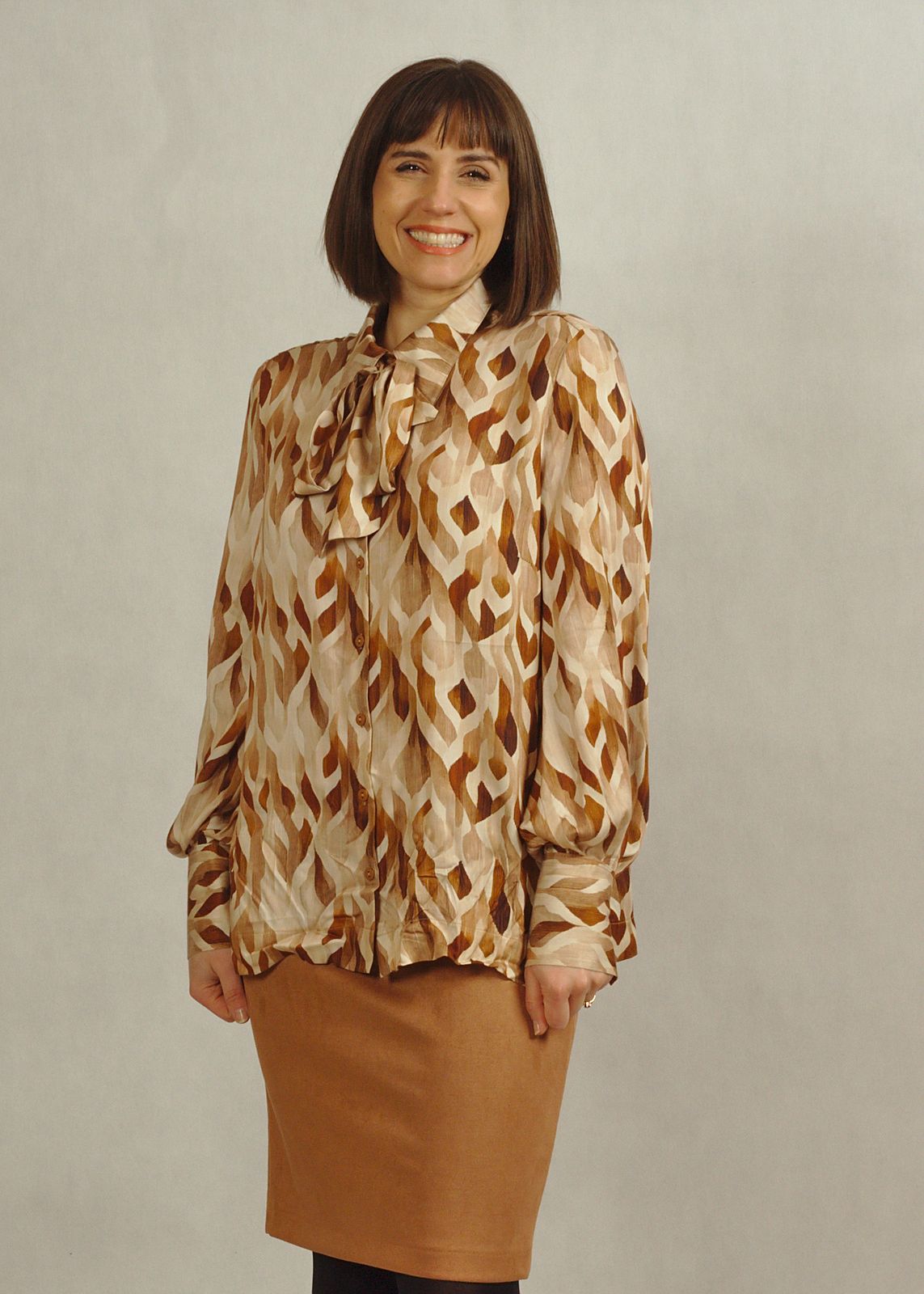 Bluzka koszulowa z wiązaniem beżowo - brązowa /882/