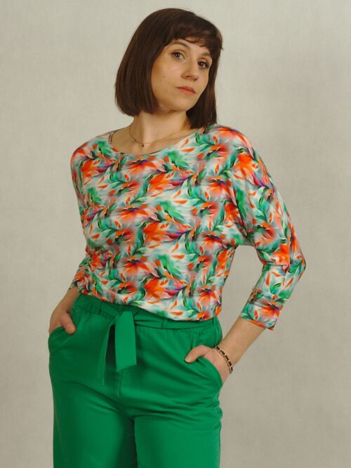 Bluzka w pomarańczowe wzory z rękawem kimono /716/