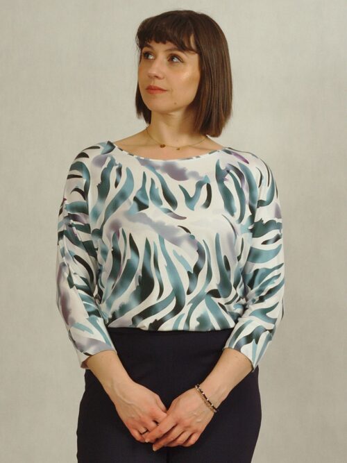 Bluzka biała w zielone wzory z rękawem kimono /716/