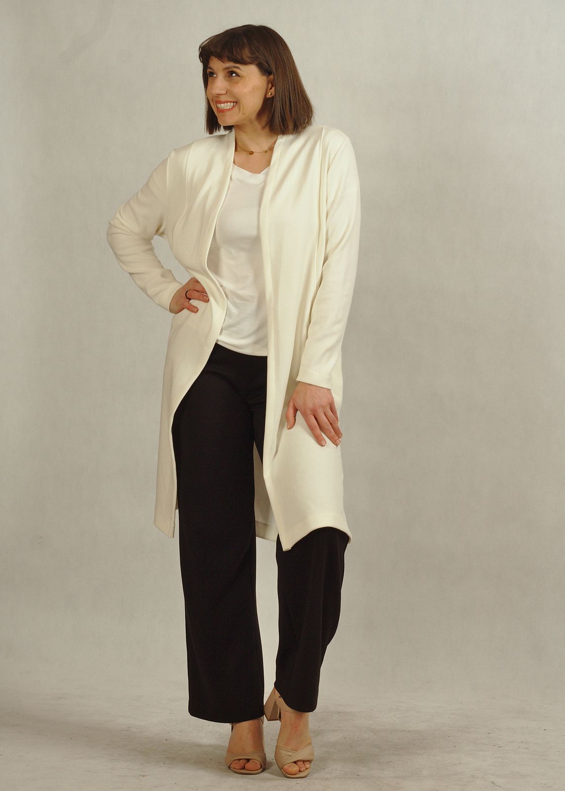 Kardigan ecru zapinany na haftkę /872/