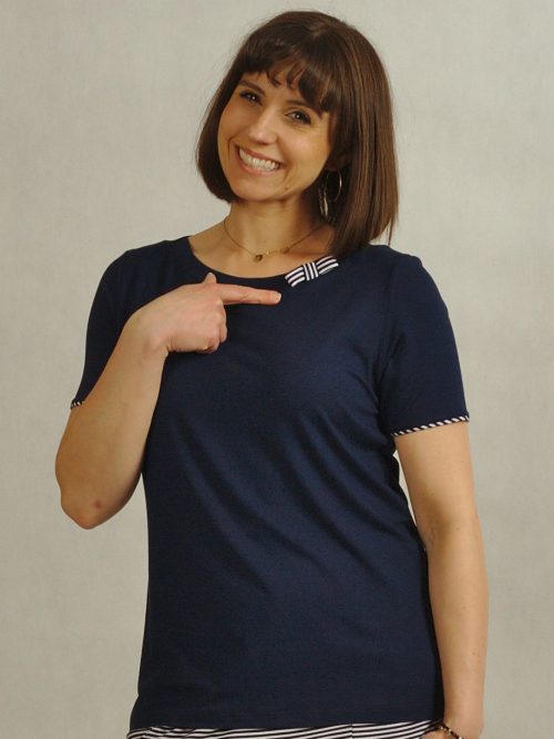 Dzianinowa bluzka z granatowo-białą lamówką /824/