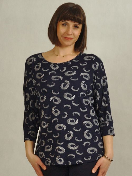 Granatowa bluzka z wiskozy we wzór – rękaw 3/4 | Plus Size /716/