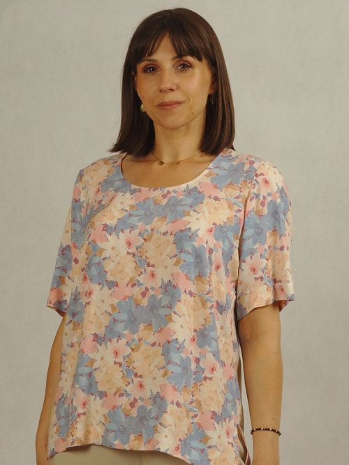 Bluzka damska w pastelowe kwiaty z krótkim rękawem – Plus Size /917/