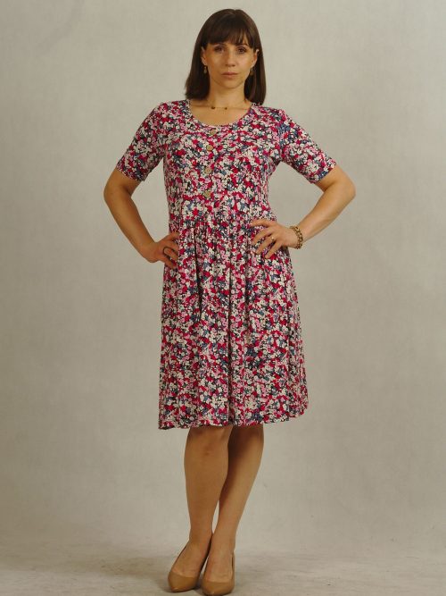 Sukienka damska plus size w kwiaty z dekoltem V i ozdobnymi guzikami /685/