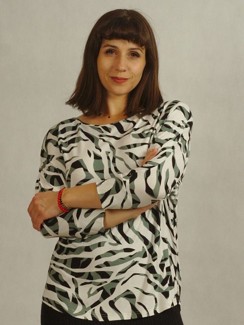 Bluzka biała w zielony druk zebry z rękawem kimono /716/